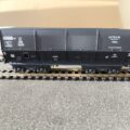 Deux wagons SNCF, trémie minéralier à bogies type DMH, époque III. Marque LS models, référence Set 31108.