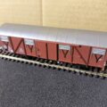 Wagon couvert à 2 essieux Gmehs 50 de la DB, époque III. Marque BRAWA , référence 47277.