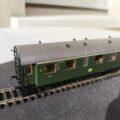Voiture "boite à tonnerre" de la DB. Epoque III. Marque ROCO, modifiéE par la SNCF en remorque d'autorail, XR 9400.