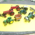 8 tracteurs et engins agricoles dont un attellage avec cheveaux